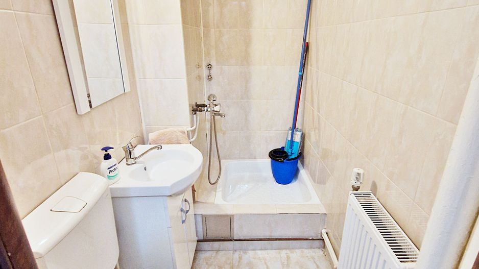 AZURA Imobiliare - Garsoniera Nemobilata Pitesti Craiovei Central - Poză 5