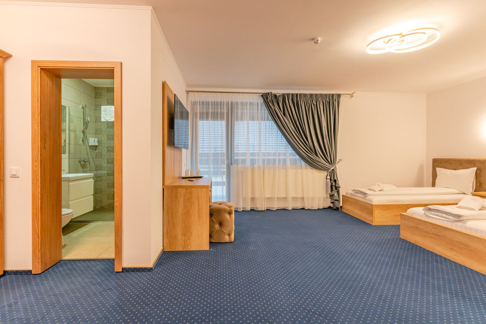 Pensiune Râșnov, 13 camere plus locuință proprietar, zonă Cetate - Poză 42