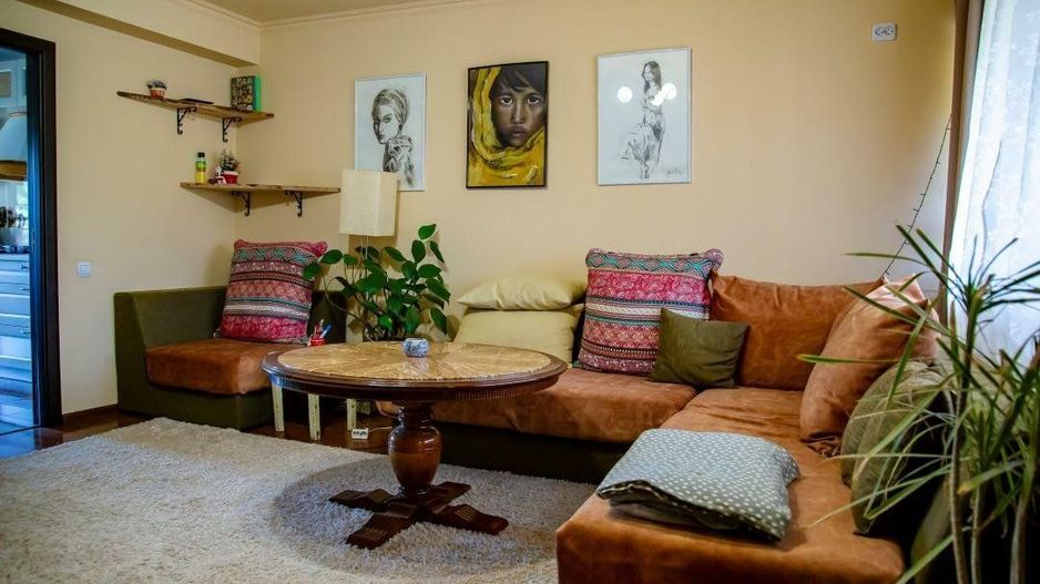 Casă complet mobilată P+1+M - Curte şi loc de parcare- - Poză 3