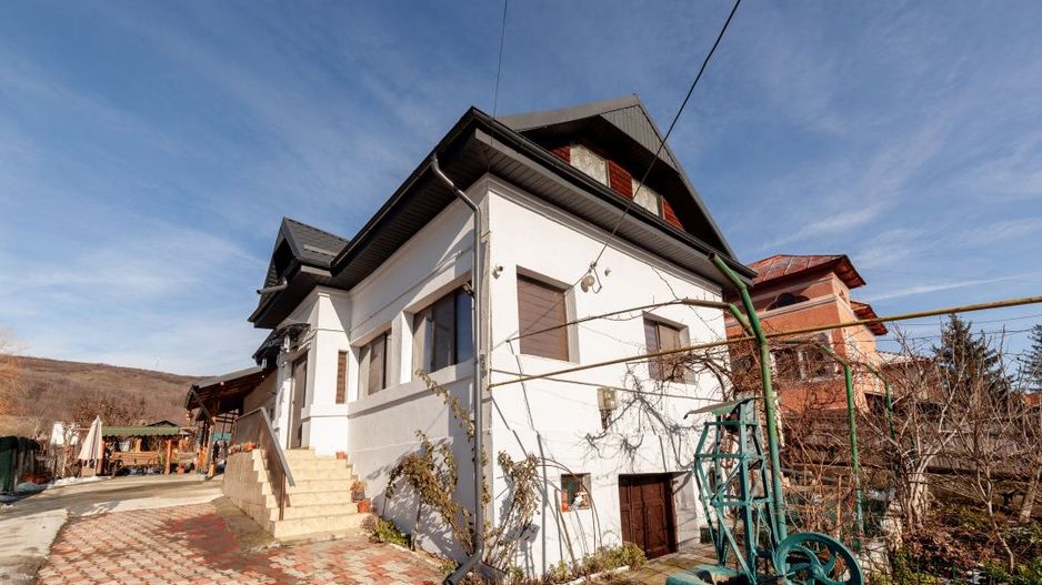 Casă Ștefănești – 1 km de Primărie | Curte mare, zonă liniștită - Poză 2
