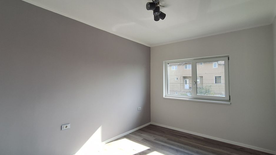 Duplex superb despartit prin garaj - Poză 12