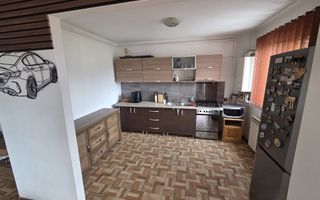 Apartament zona Florilor, complet mobilat, loc de parcare inclus. - Poză 1