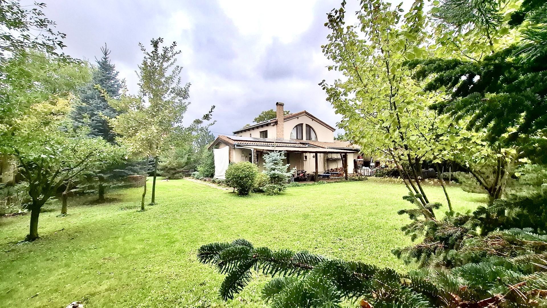 Casă de vis în Giroc – Eleganță clasică, spațiu vast și confortabil - Poză 1