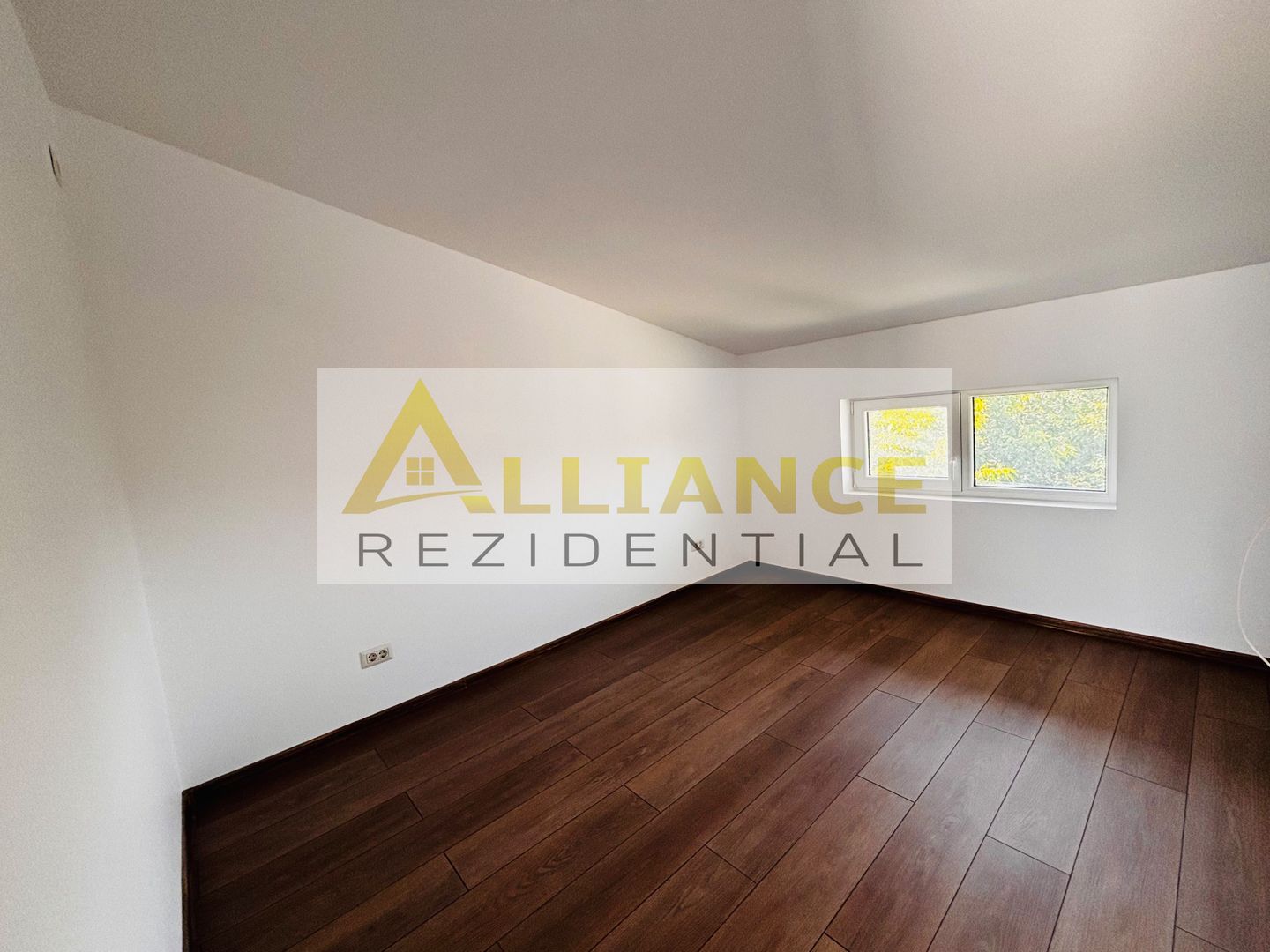 Casa tip duplex , 4 camere , 3 băi , 120 mp utili ! - Poză 10