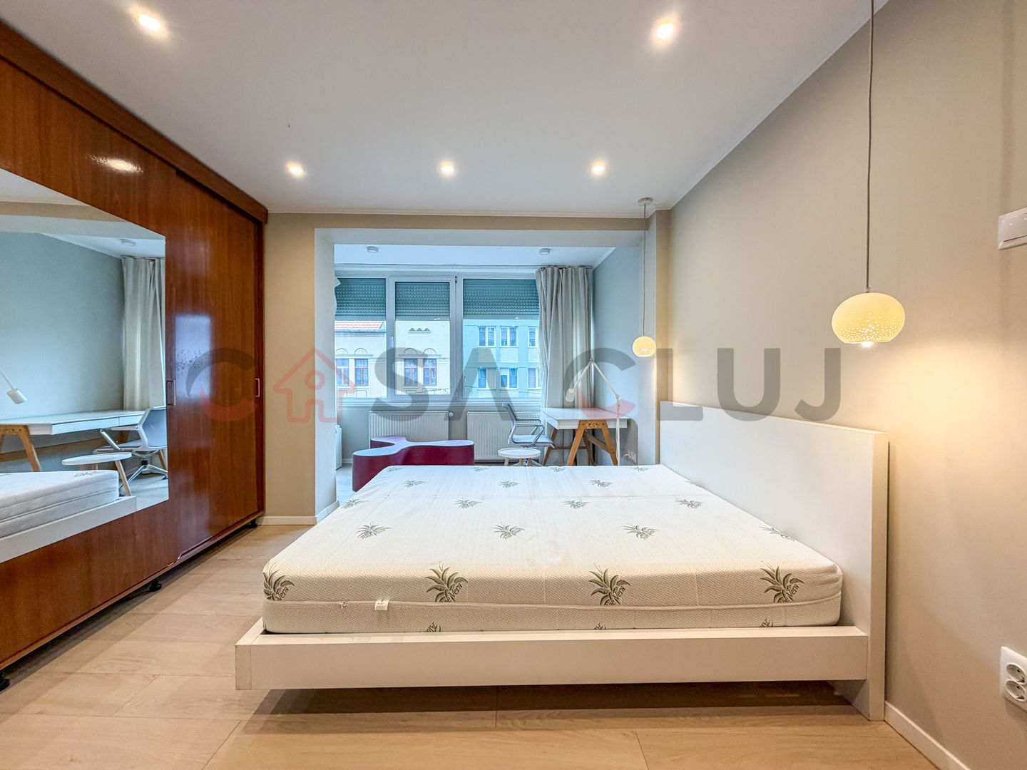 2 camere, cu vedere la Piata Mihai Viteazul! - Poză 2