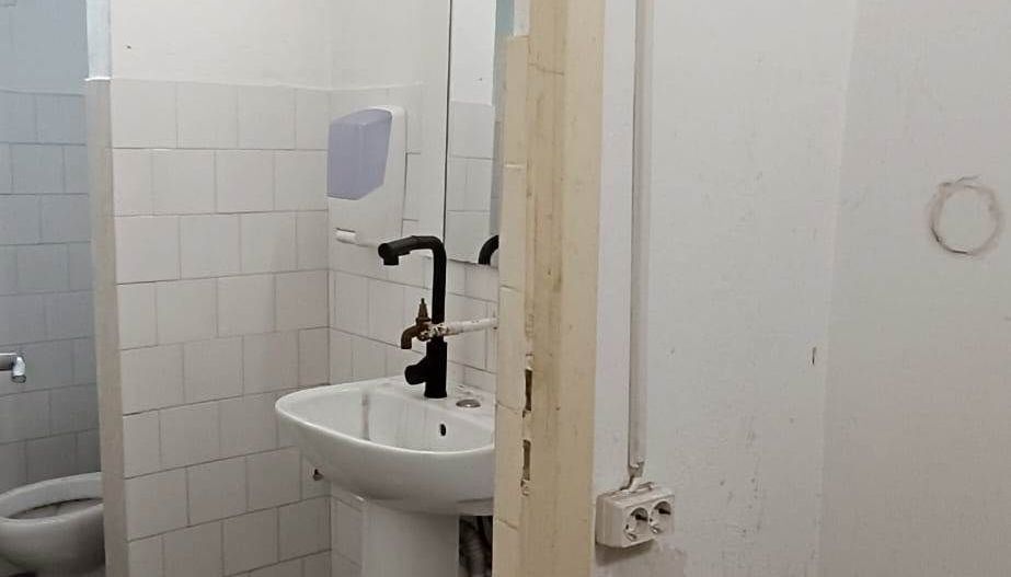 Proprietate cu 2 hale si casa la inchiriat,teren 1350mp - Poză 9