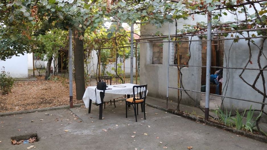 Vand casă cu teren. - Poză 4