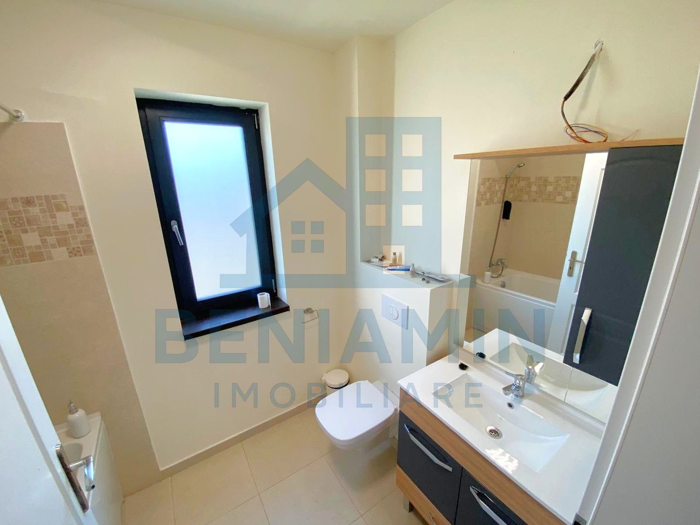 Apartament modern 3 camere-Zona Ciuperca-Loc de parcare-Disponibil - Poză 13