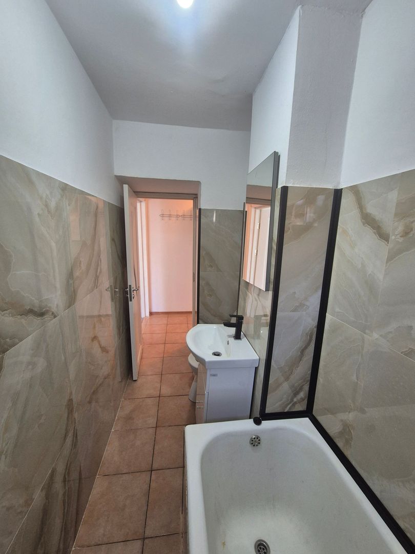 Închiriez apartament 1 camera etajul.1 - Poză 4