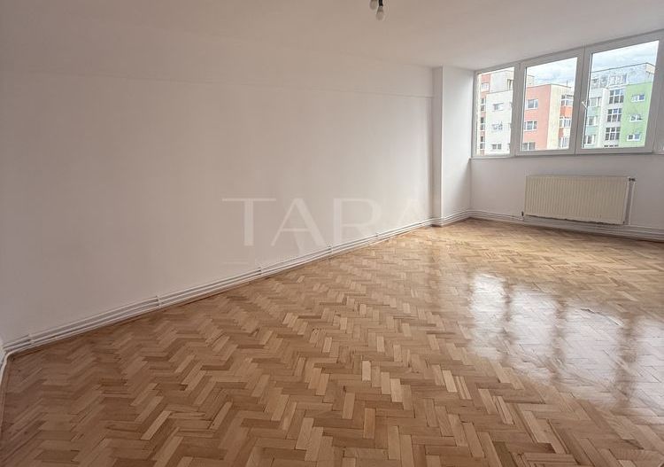Apartament 3 camere renovat – etaj superior, lumină naturală excelentă - Poză 5