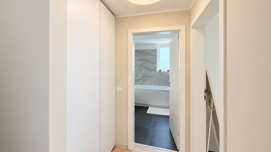 Mobilat si utilat complet. 2 bai. Asfalt. Disponibil imediat. - Poză 10