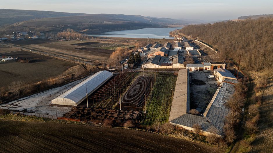 Fosta Ferma a Partidului de la Horgesti - de vanzare - Poză 1