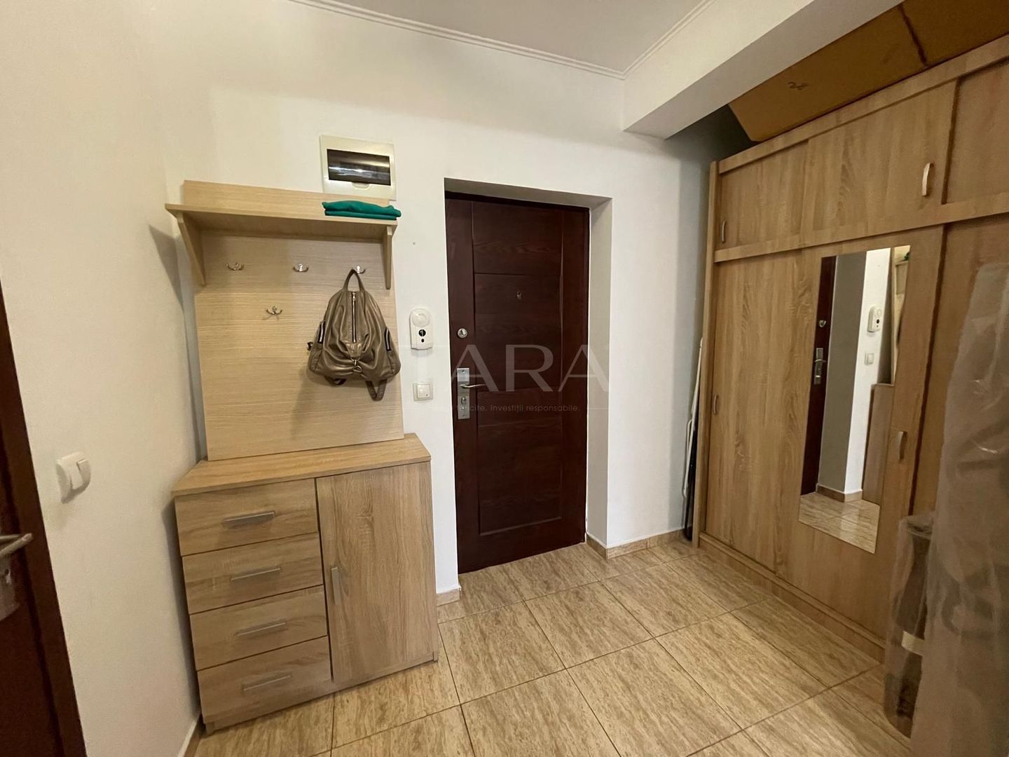 Apartament cu doua camere, zona Petrom. Confortabil si accesibil! - Poză 3