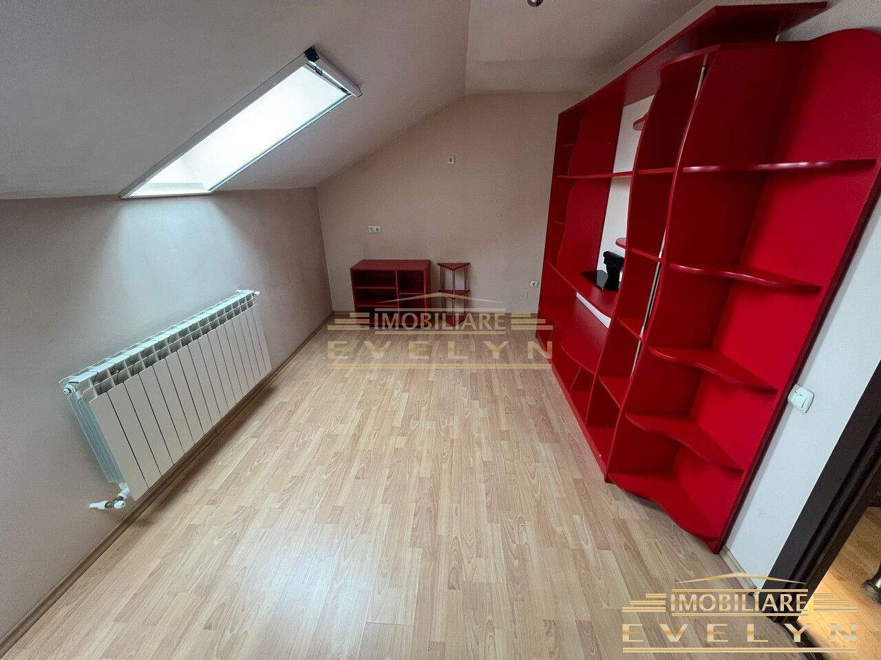 Apartament de vanzare pe doua nivele, zona Pietonalul Transilvaniei, pret 180000 euro - Poză 10