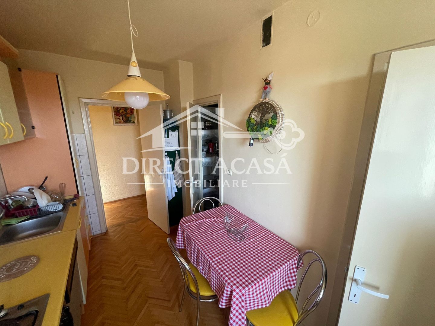 Apartament cu 4 camere de inchiriat-Str Republici-Zona 7 Noiembrie - Poză 13