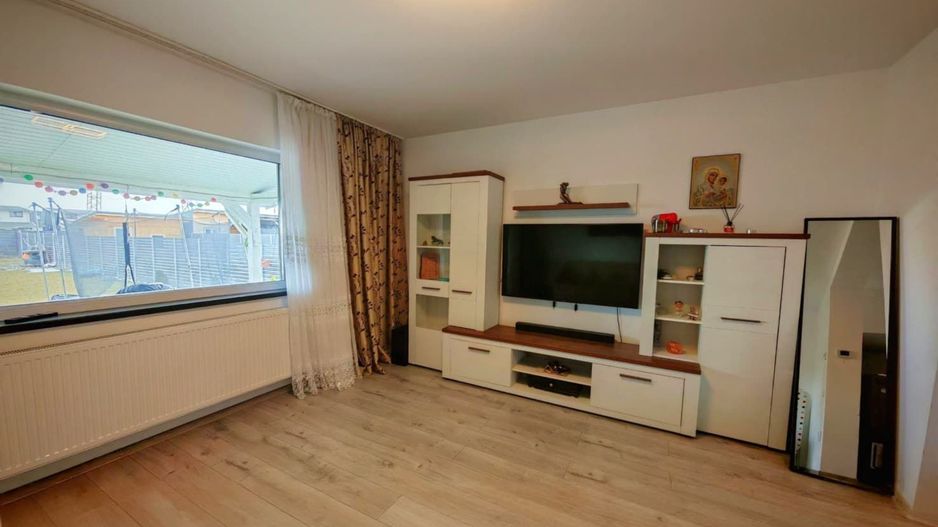 Casa 4 camere, cartier Izvor, oras Brasov - Poză 1