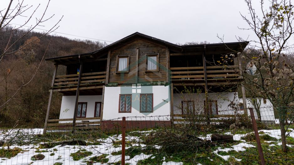 Casa de vanzare, zona de munte, loc. Sacaramb, jud. Hunedoara - Poză 1