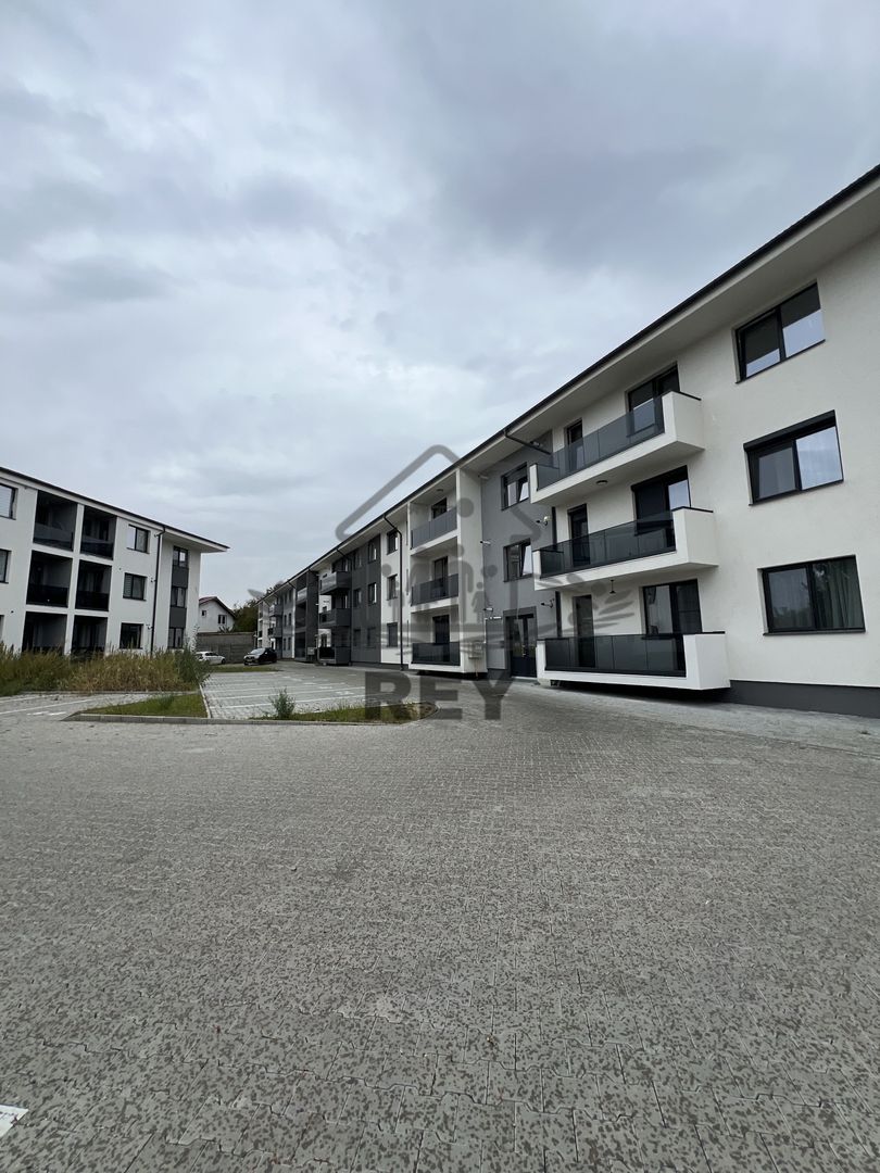 Apartament 3 camere,2 bai,2 balcoane, loc de parcare,Selimbar/Primarie - Poză 1