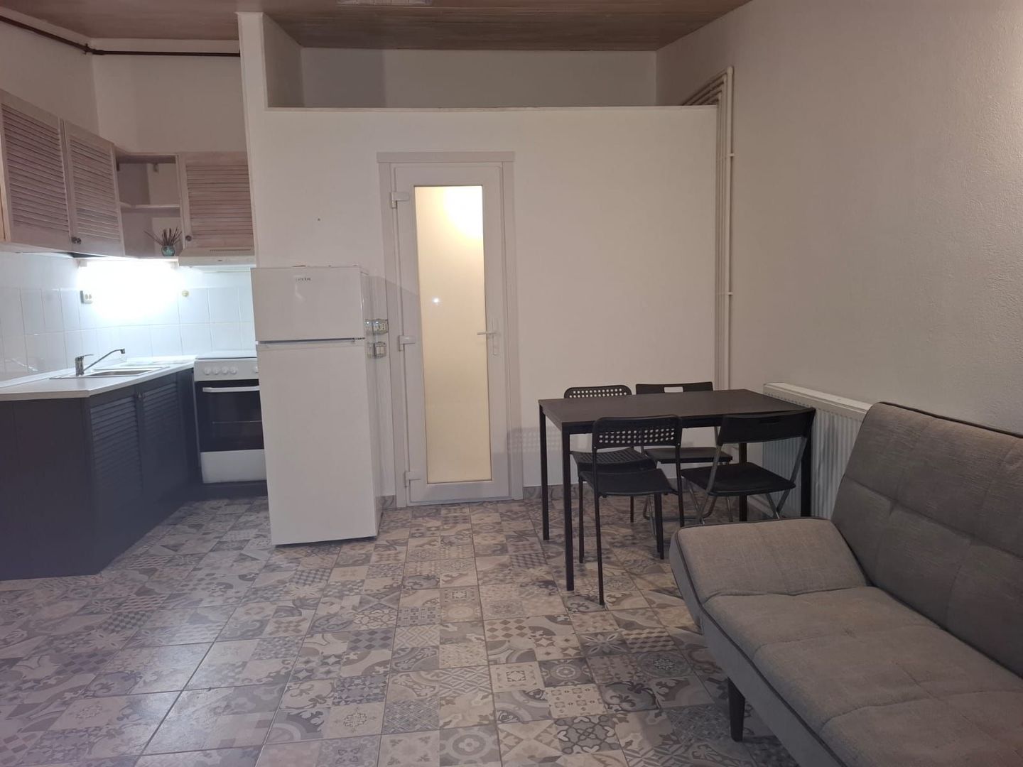 URGENT!,  VILA CONSOLIDATA, mobilat si utilat modern, liber - Poză 2