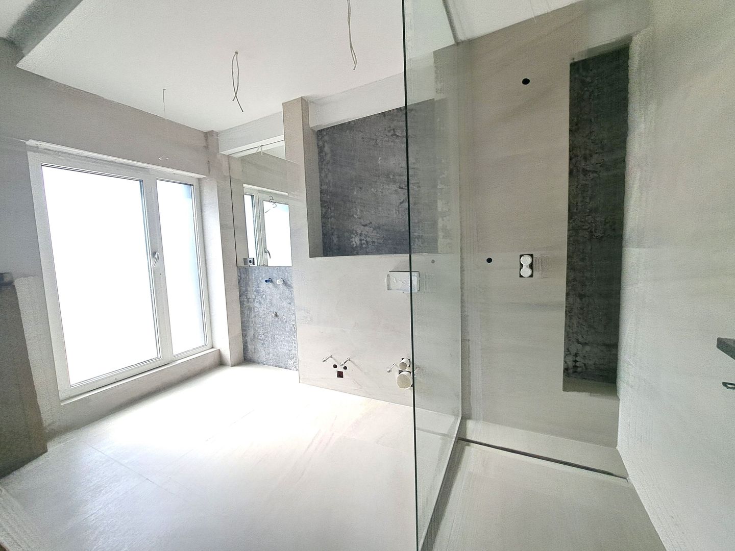 Casa cu piscina interioara si priveliste catre Cetatea Cisnadioarei - Poză 10