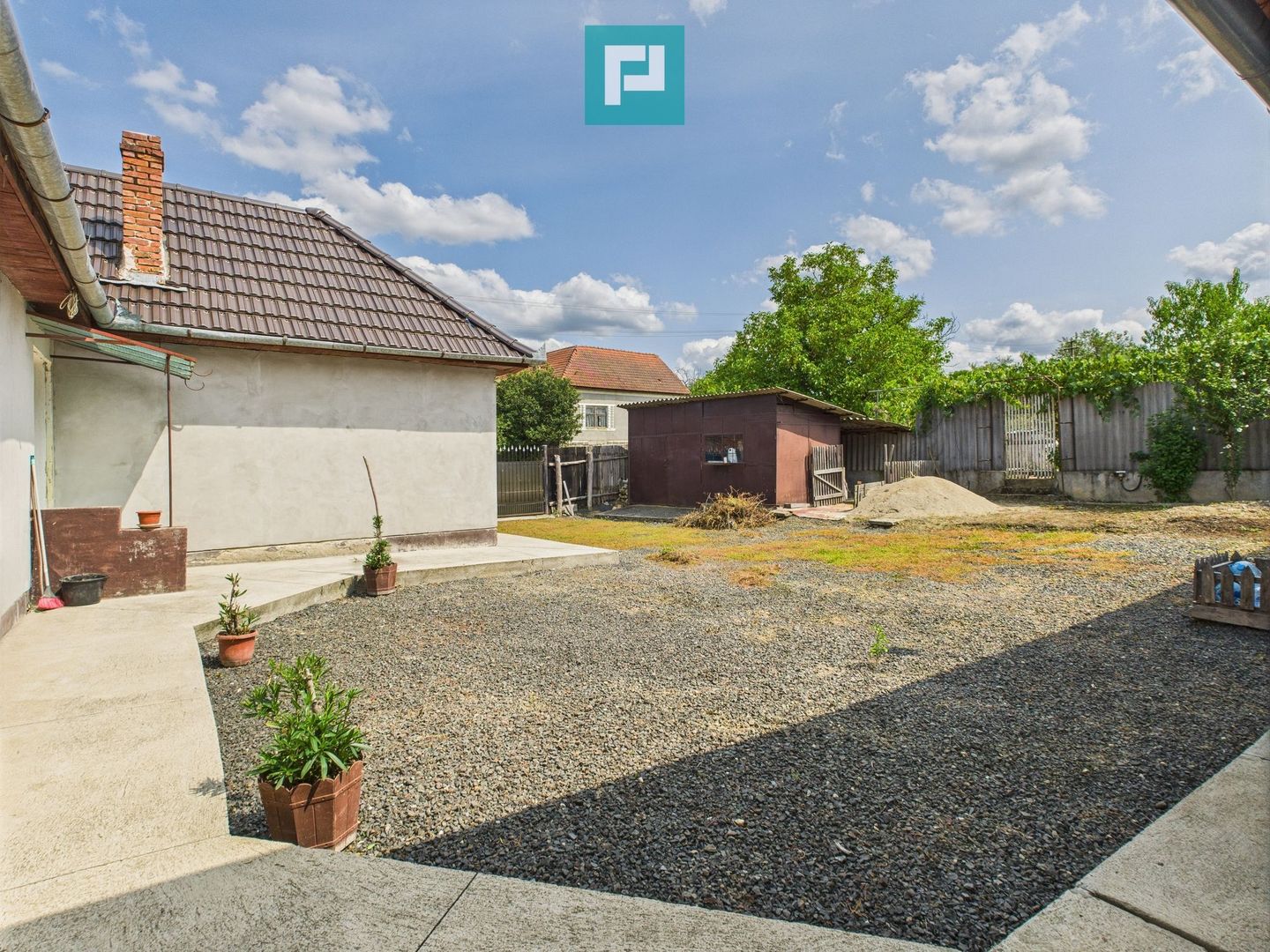 Casă renovată cu teren generos lângă Ususău - Poză 10