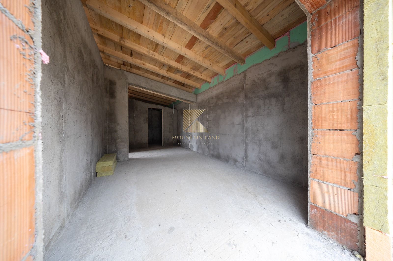 Casă premium la poalele Munților Piatra Craiului și Bucegi - Poză 8