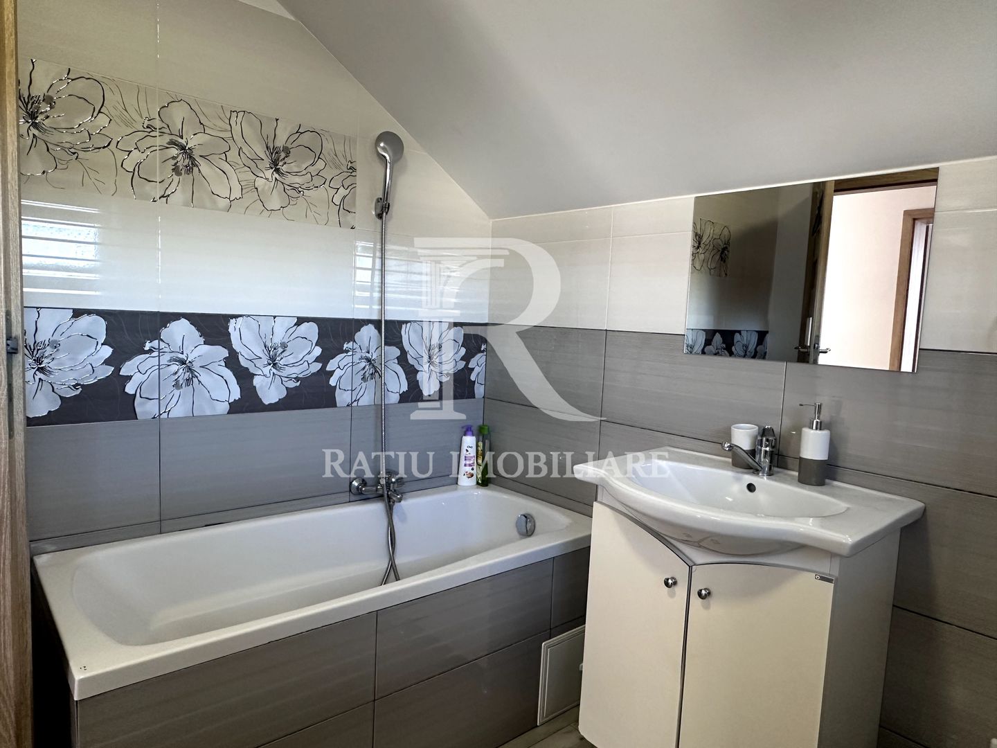 Casa de închiriat cu 4 dormitoare | Cartierul Tineretului | Oradea - Poză 23
