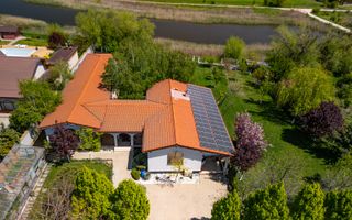 Resedinta spectaculoasa  – Vila exclusivista deschidere directa la lac - Poză 2