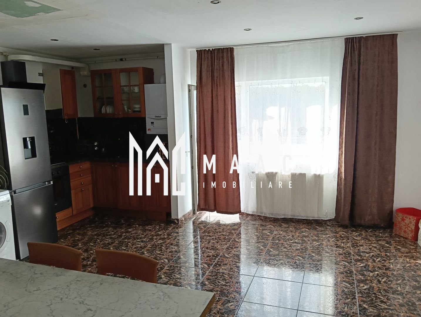 Apartament 3 Camere I Decomandat I Zona Valea Aurie - Poză 2