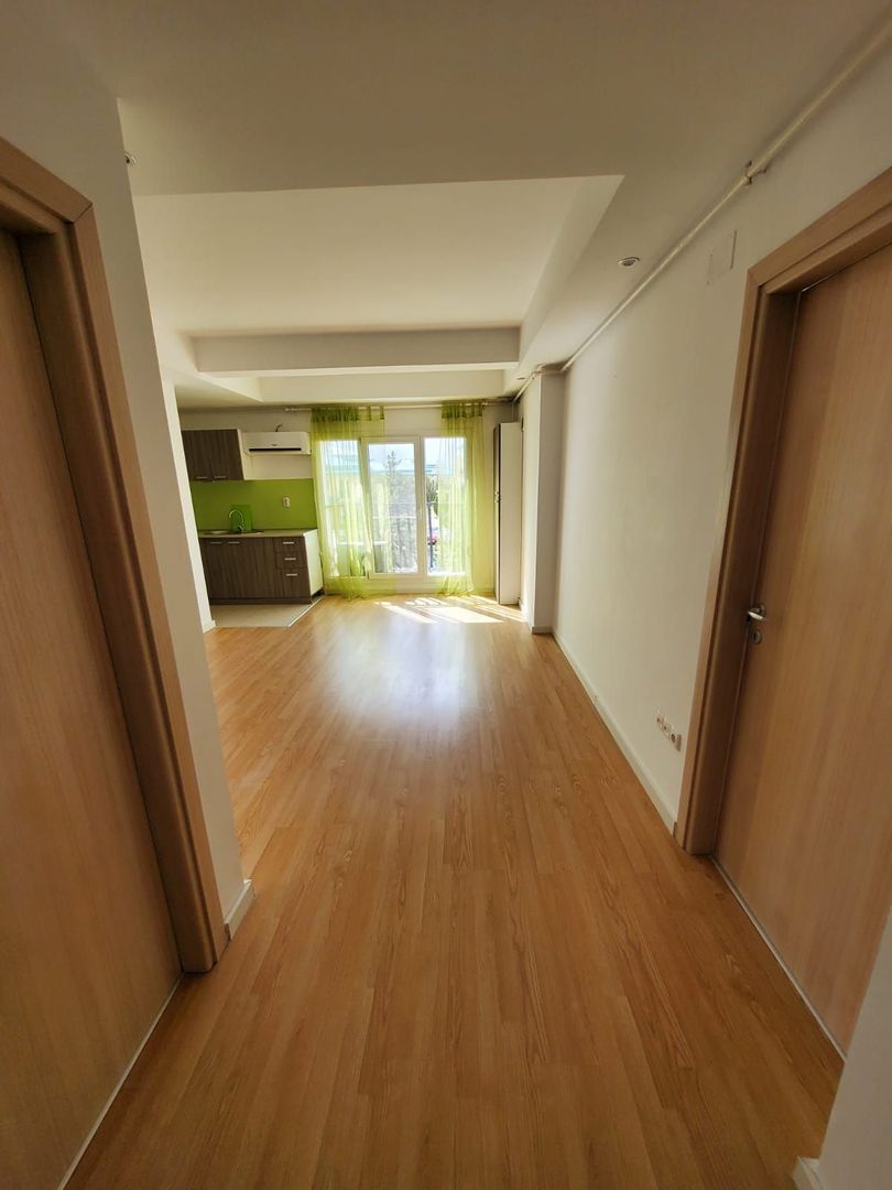 3 CAMERE IN COSMOPOLIS - Poză 14