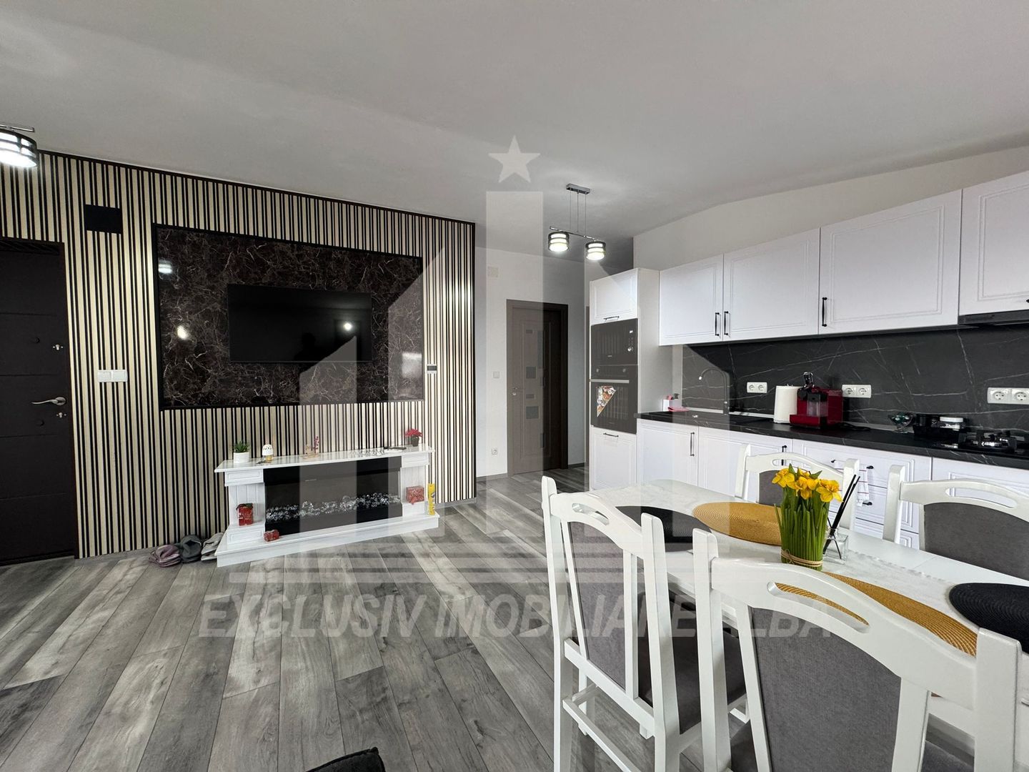 Apartament cu 3 camere decomandate, Bloc Nou - Poză 2