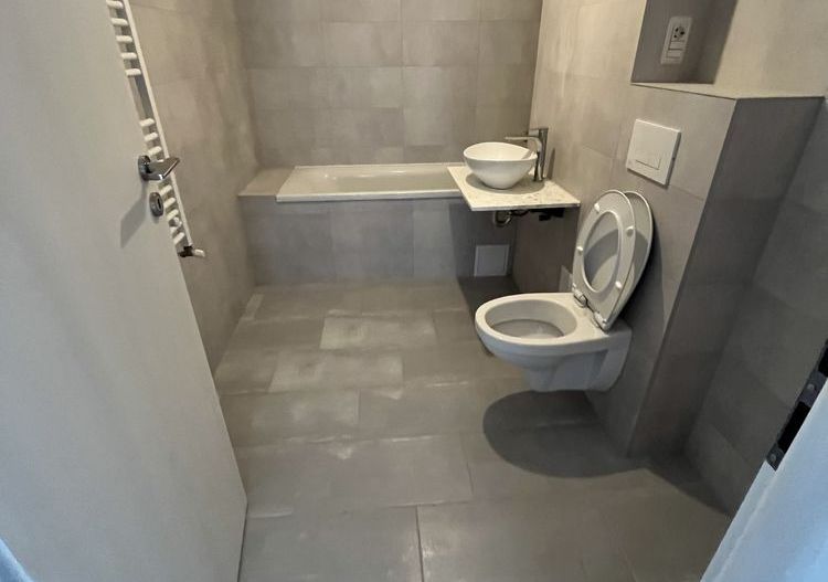 Apartament 2 camere+bucatarie separat+baie,hol si terasa+parcare - Poză 5