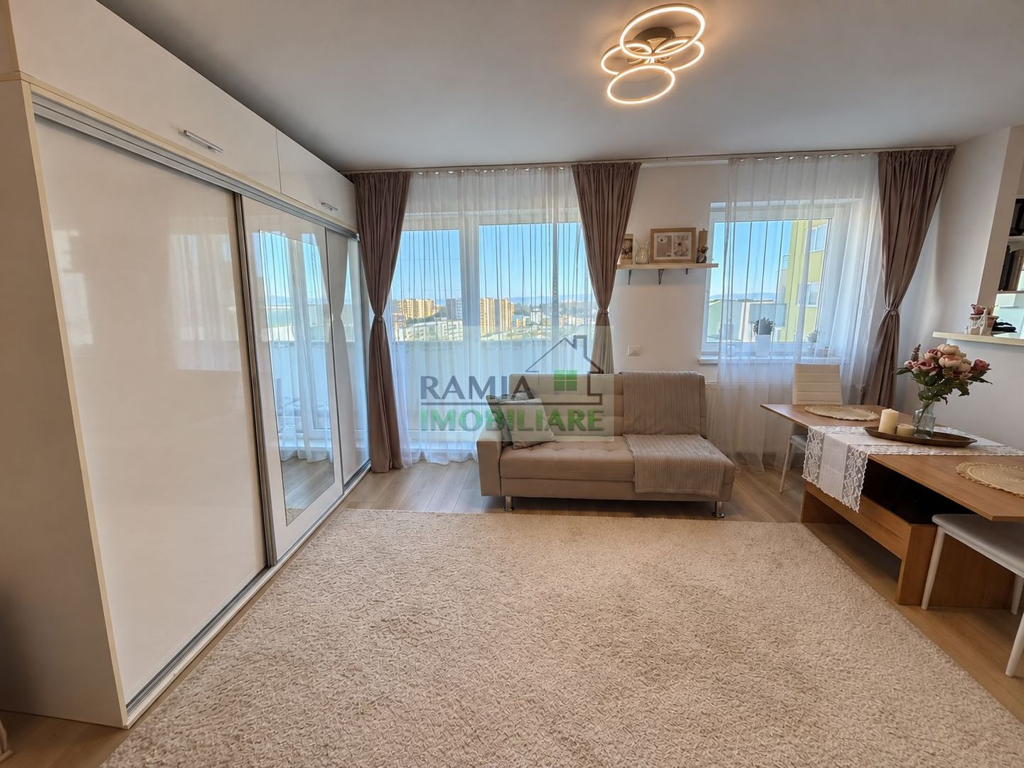 Studio 39 mp, Top City – Coresi, etaj 9/11, parcare, boxă, mobilat - Poză 4