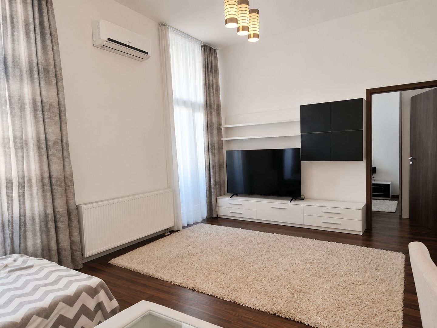 De Inchiriat Apartament 2 Camere, Etaj 1, 69 mp, Terasa, Zona Soarelui - Poză 3