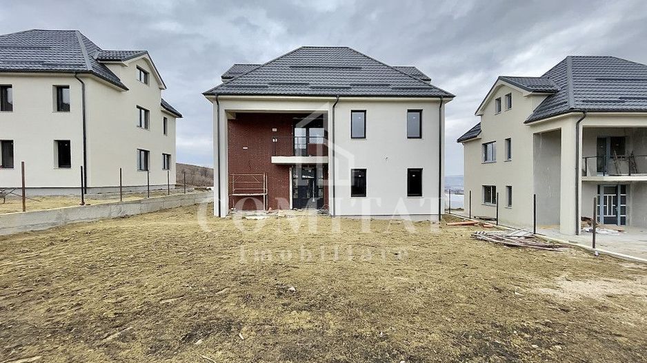 Casa individuala cu teren generos, retrasă de la trafic - Poză 4