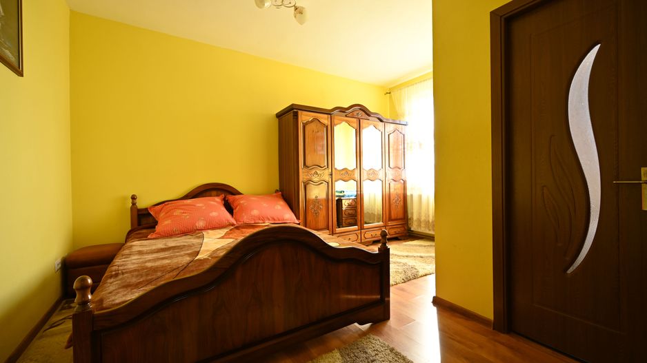 Casa P+1E, cu anexe si hala - Poză 8