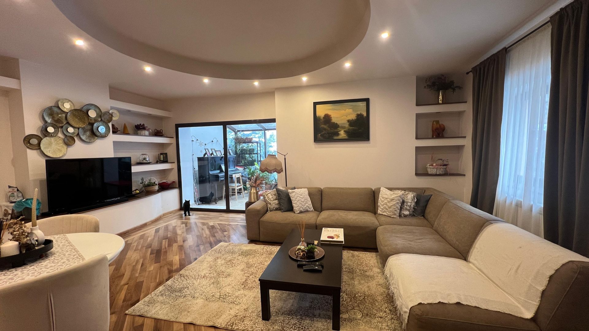 Vila Damaroaia - langa lacul Grivita - Poză 1