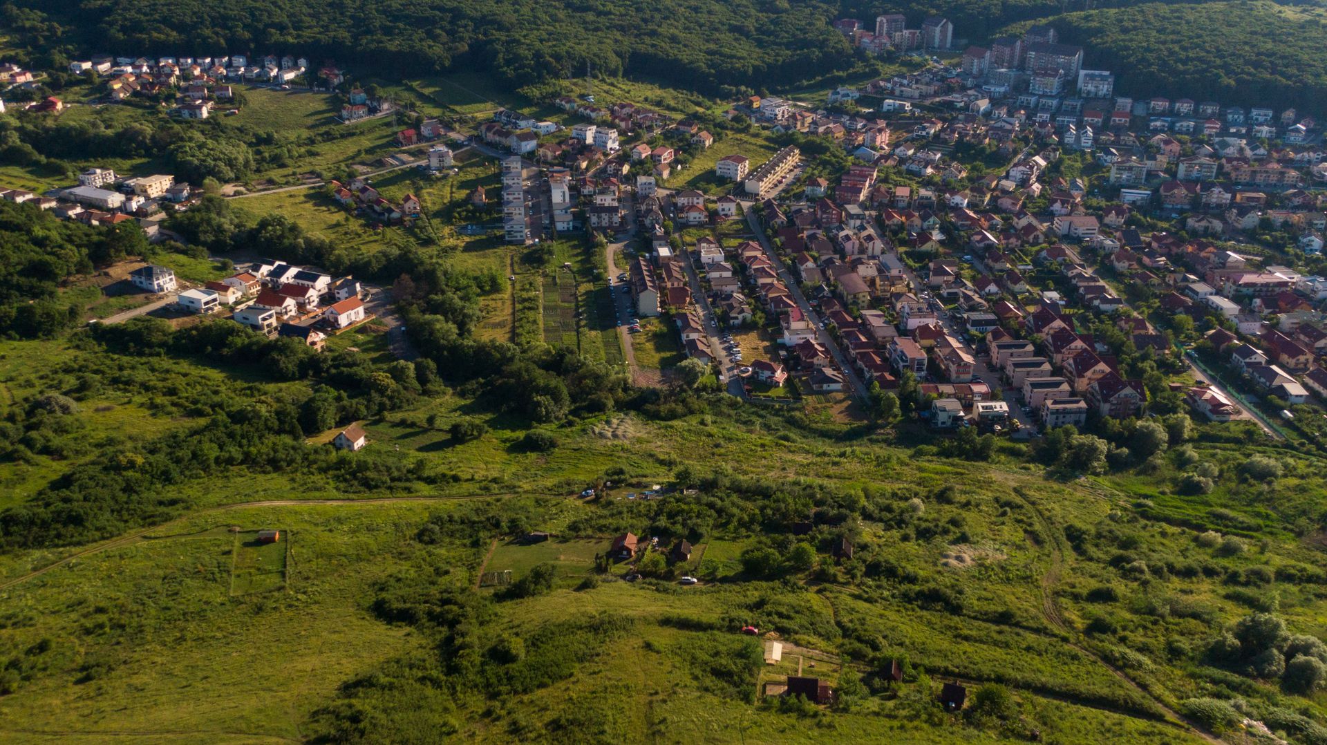 Teren construibil 4.000 mp, strada Frunzișului, lângă Wings - Poză 8