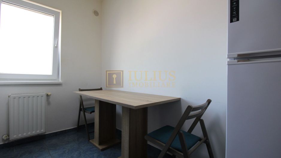 Aradului; decomandat, bucatarie inchisa. Parcare privata inclusa. - Poză 13