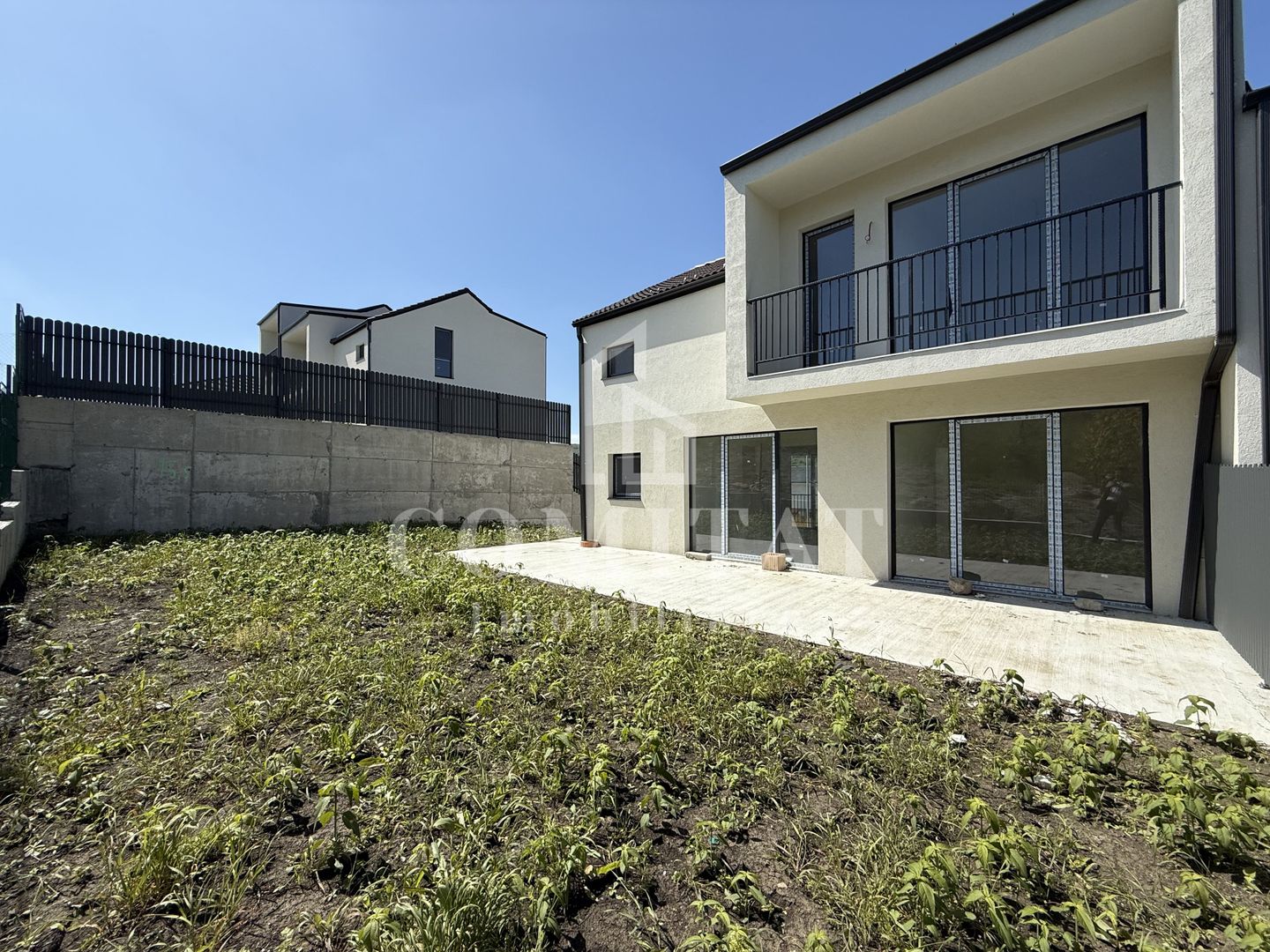 Case cuplate finalizate la intrare în Chinteni - Poză 3