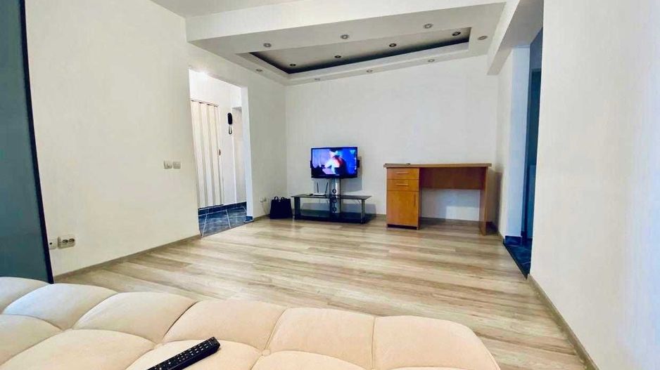 Apartament 2 camere metrou - Poză 1