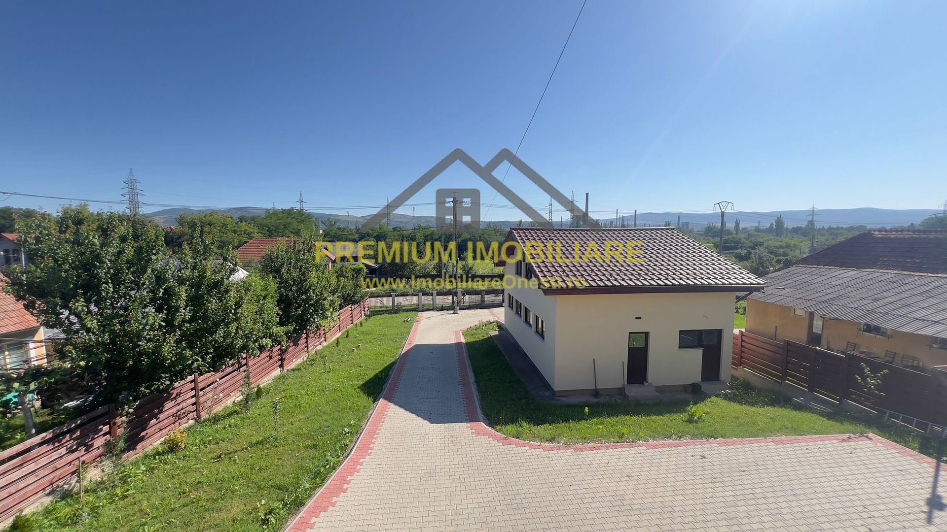 Vilă P+M cu teren de 4.200 mp + Garaj - Onești - Poză 4