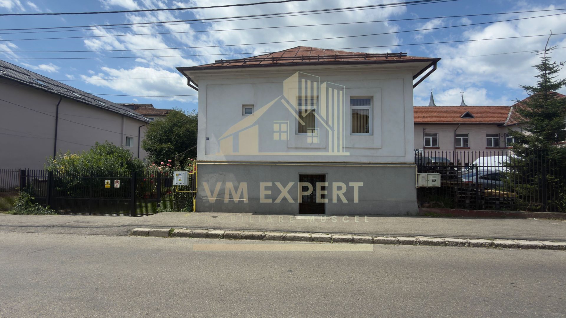 CASĂ 6 CAMERE TEREN 456 MP CENTRU CANPULUNG - Poză 3