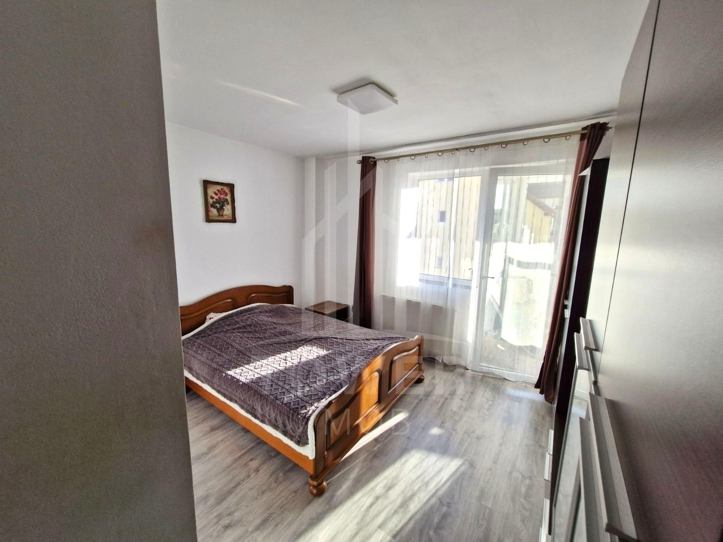 Apartament cu 3 camere - Frunzei - Poză 3