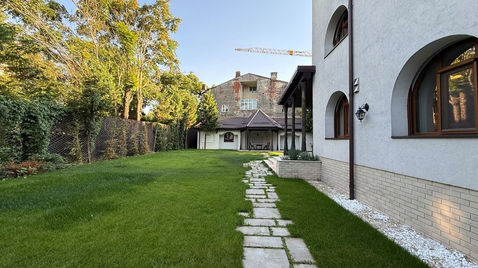 Vilă elegantă cu teren de aproximativ 1.000 mp - Poză 3