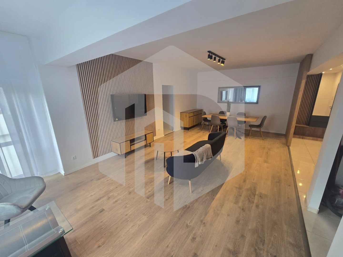 Apartament modern 3 camere 2 bai Strada Oituz - Poză 1