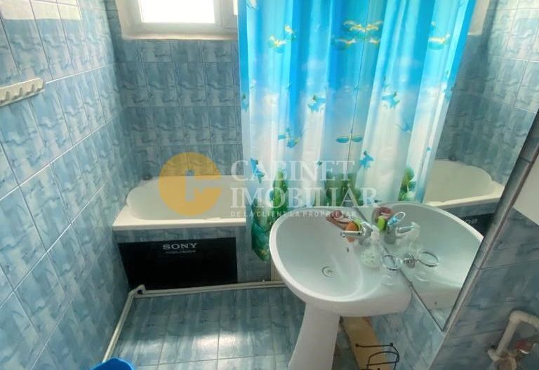 Etaj 3 apartament cu 3 camere zona Pod Ros - Poză 4