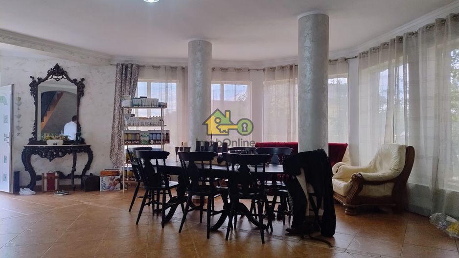Vilă elegantă cu design luxos și grădină superb amenajată în Șag - Poză 9
