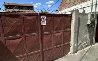 Casa individuala cu teren de 412 Piata Tineretului - Poză 1