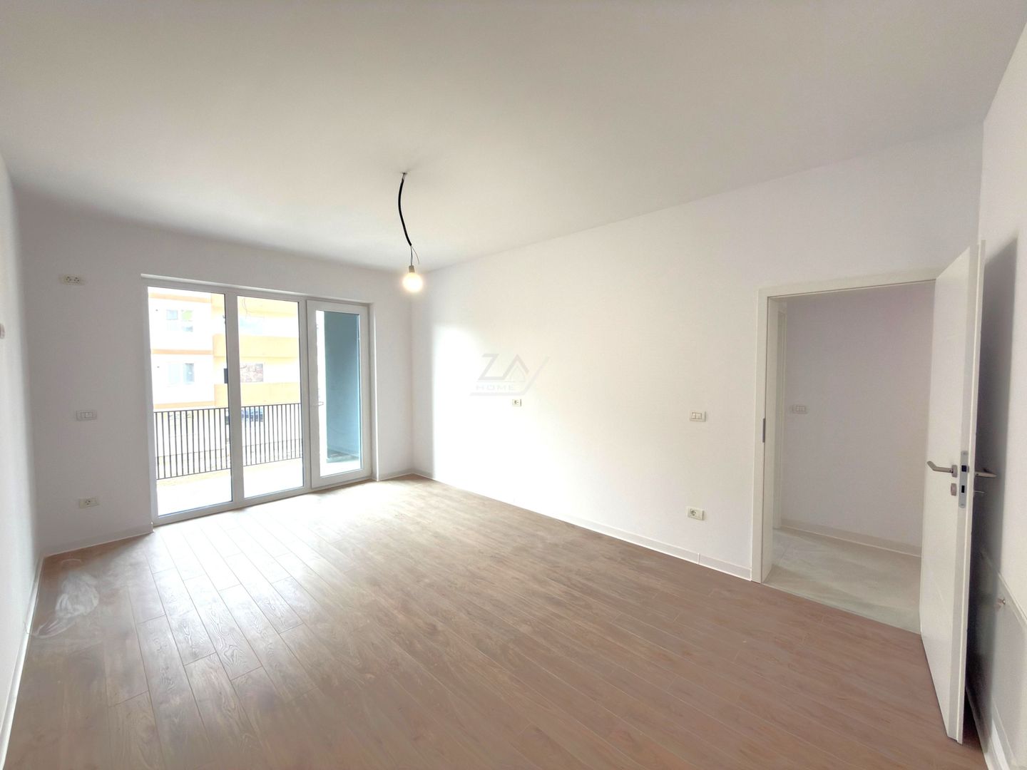 Decomandat. Loc de parcare. Spatiu depozitare pod. - Poză 1